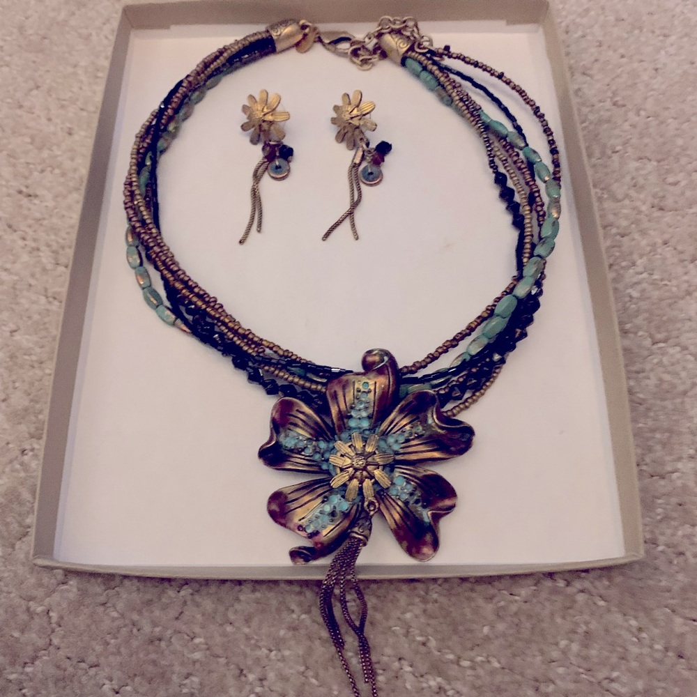 NWOT Chicos Vintage Necklace and Earrings Set